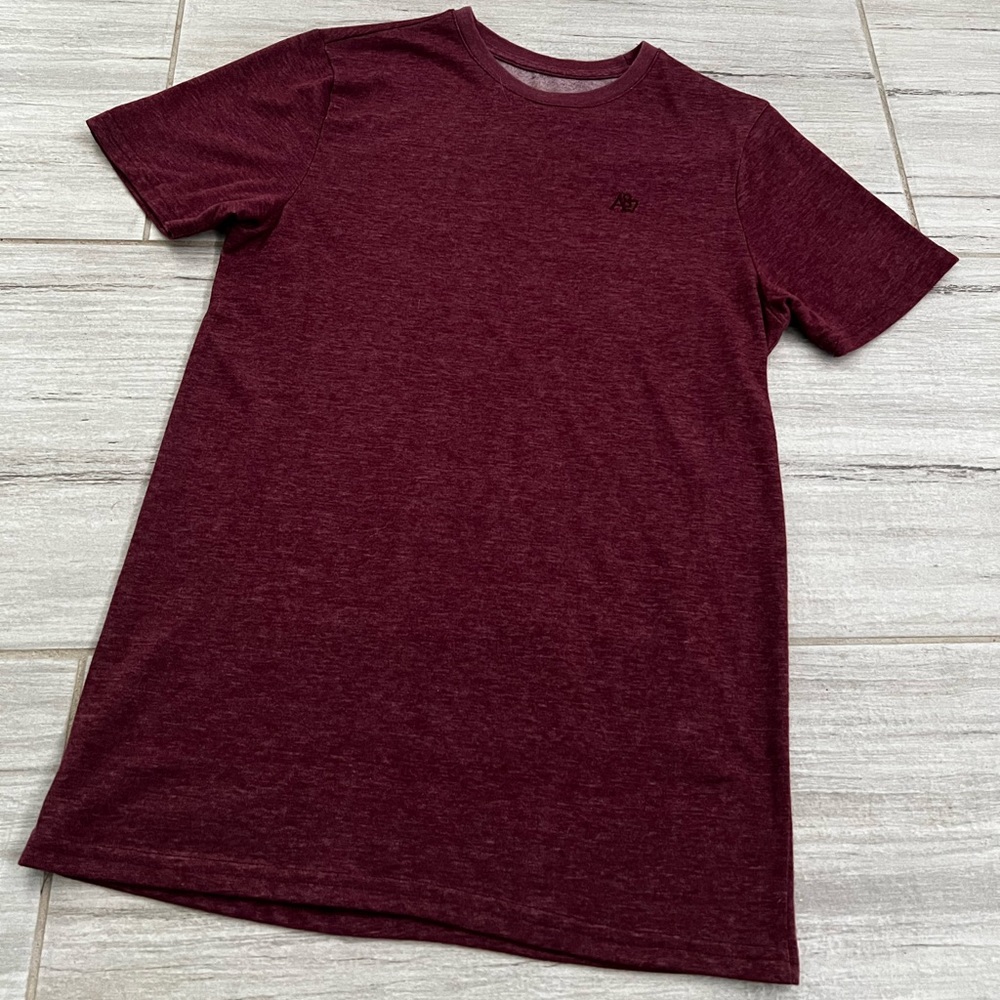 Aeropostal with a wine color T-shirt size S